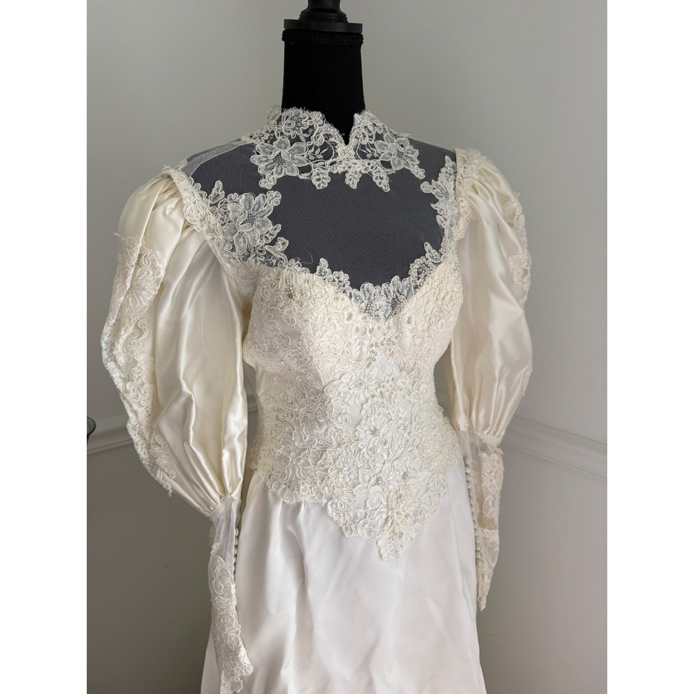 Vintage 1980 William Cahill California Lace bridal Wedding dress Long train XS